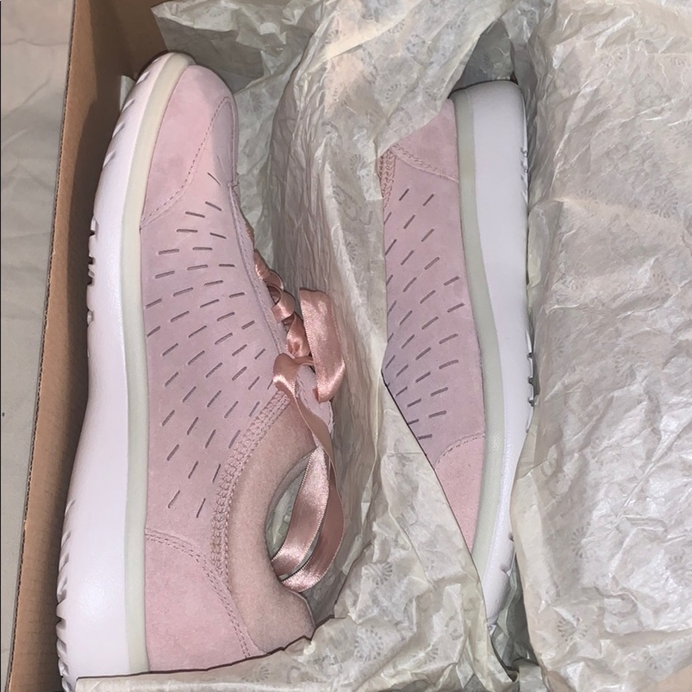 NWT NEVER WORN pink Victoria ugg sneakers